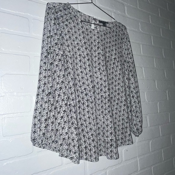 Adrianna Papell Blouse Long Peasant Sleeve Round Neck White and Black Medium - Picture 2 of 8